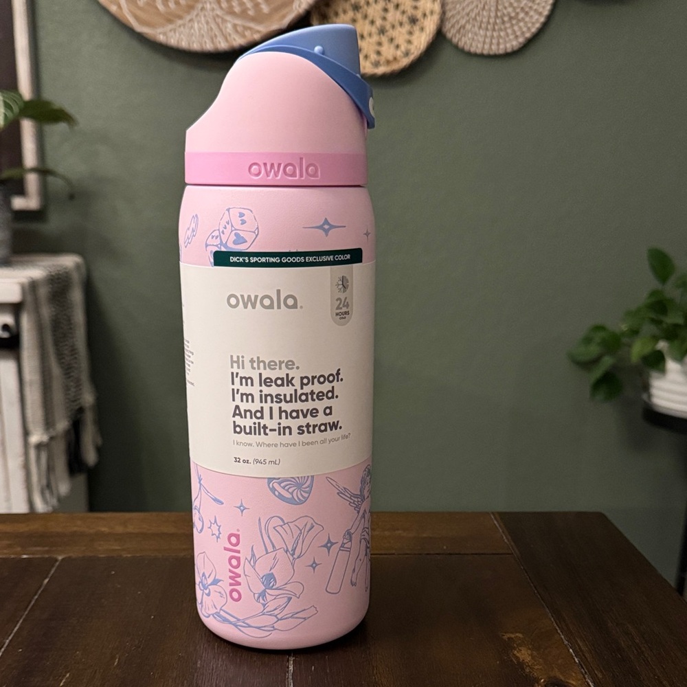 Owala 32 oz. FreeSip Water Bottle - Shot to the Heart! New! Limited Edition!